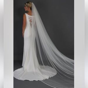 Elegant long and wide bridal veil